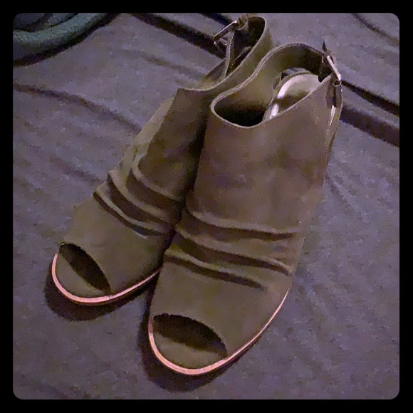 Dirty Laundry Shoes - Dirty Laundry Olive Green Suede Peep Toe Booties